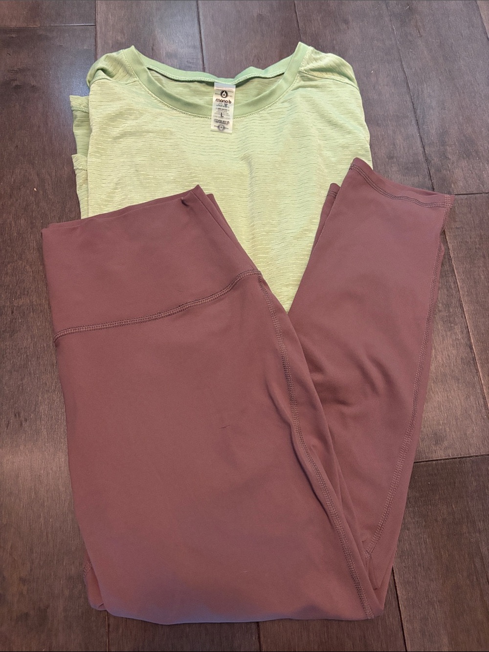 Mano B Green Silky long sleeve Tee (large) with Mauve Active Leggings (XL)